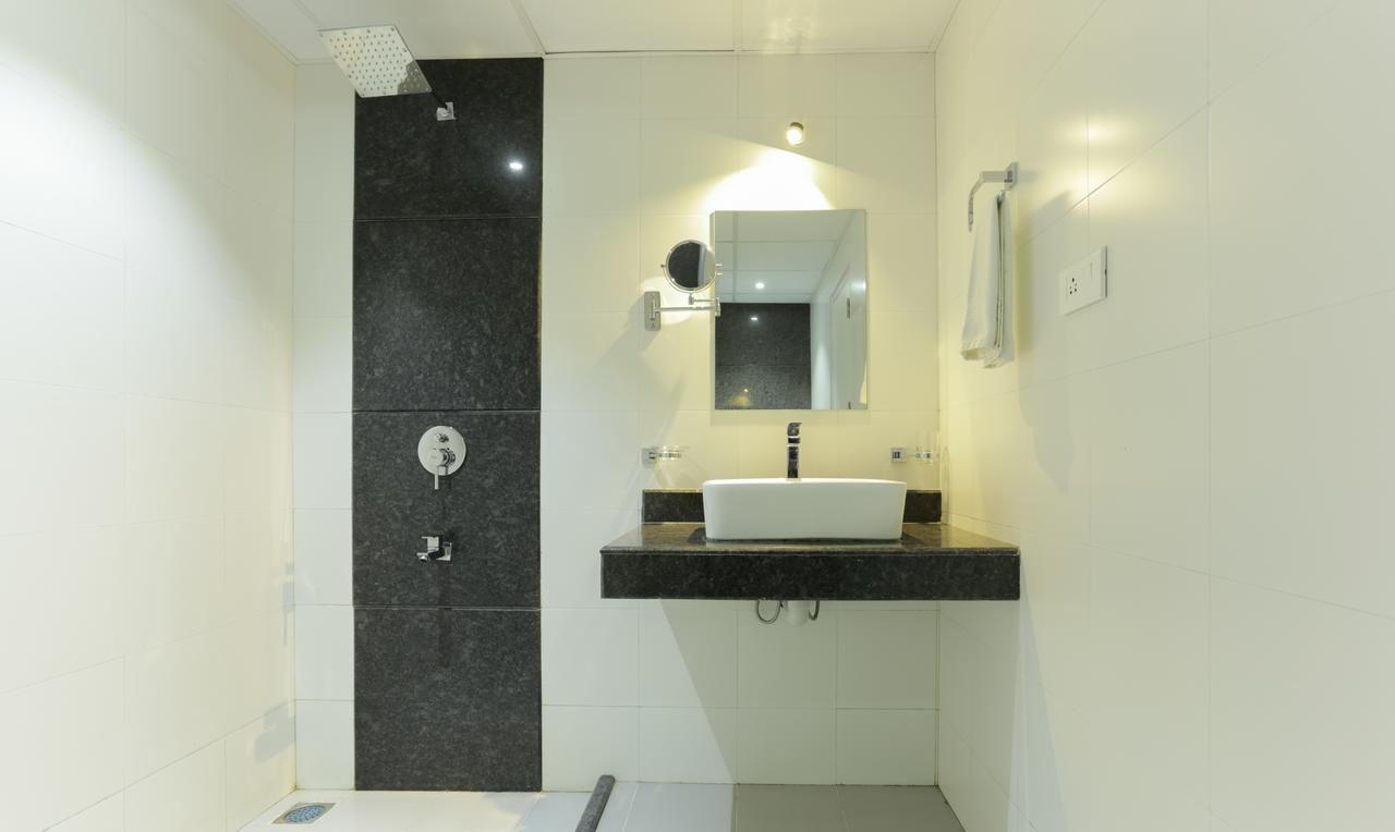 Hotel Crown Suites Kochi Zewnętrze zdjęcie