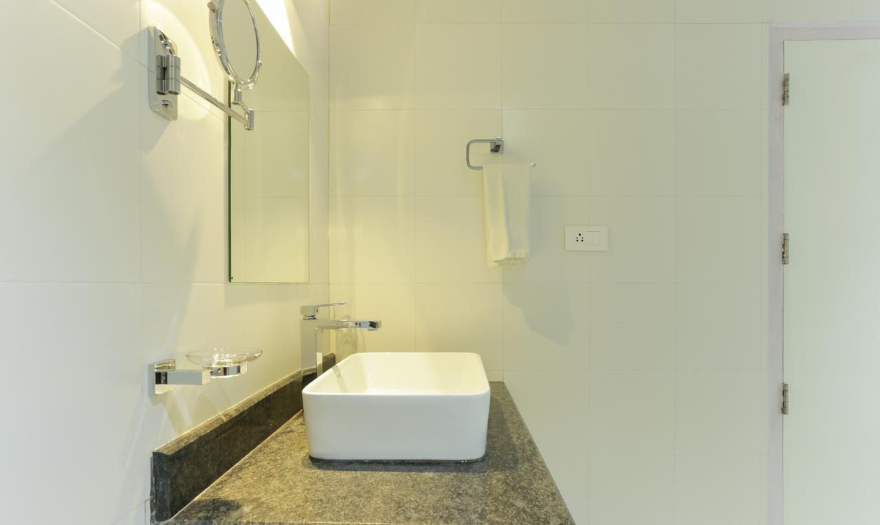 Hotel Crown Suites Kochi Zewnętrze zdjęcie